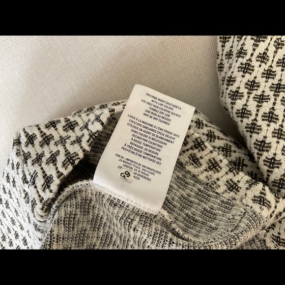 ETT TWA by ANTHROPOLOGIE Ivory Buttoned Blouse Top with Navy Gold Accents - Picture 7 of 7